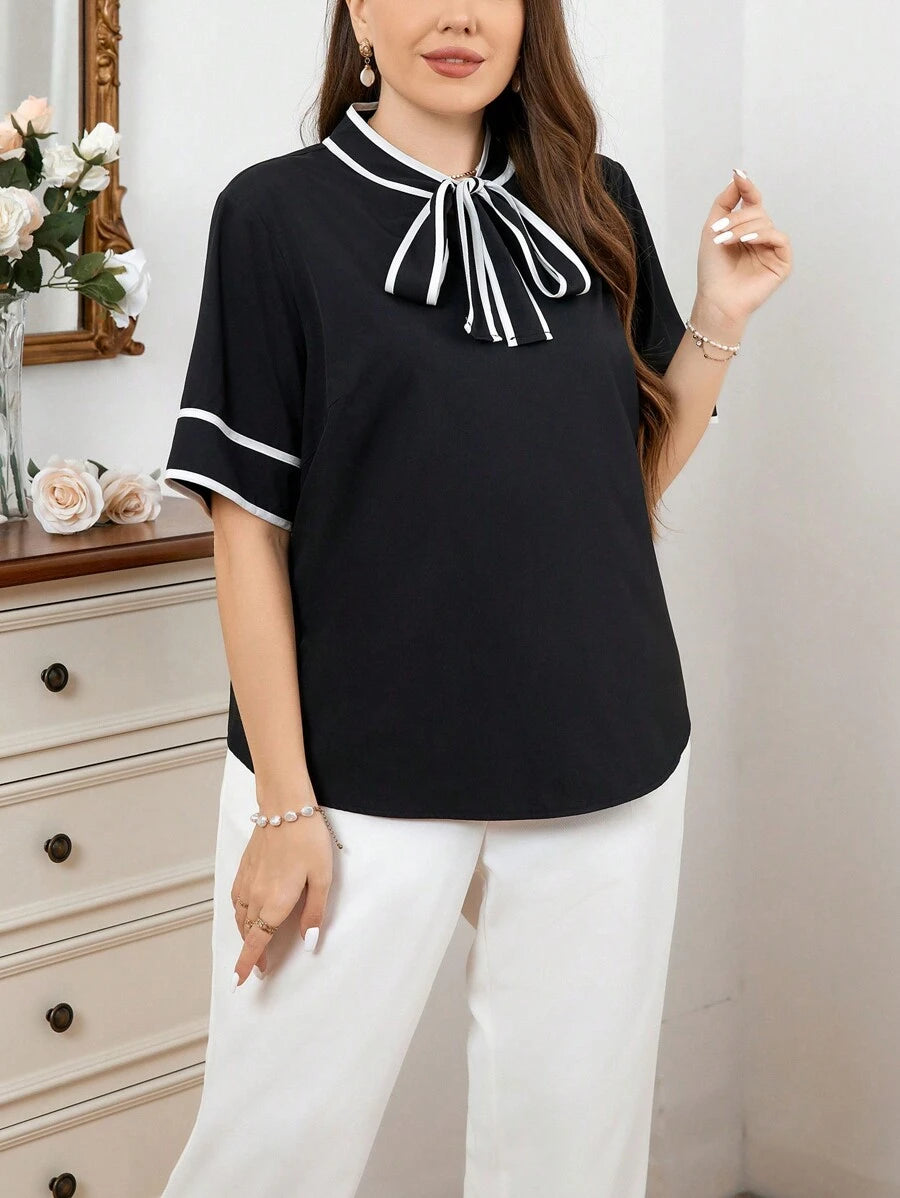 Salma - Curvy Shirt with Contrast and Bow