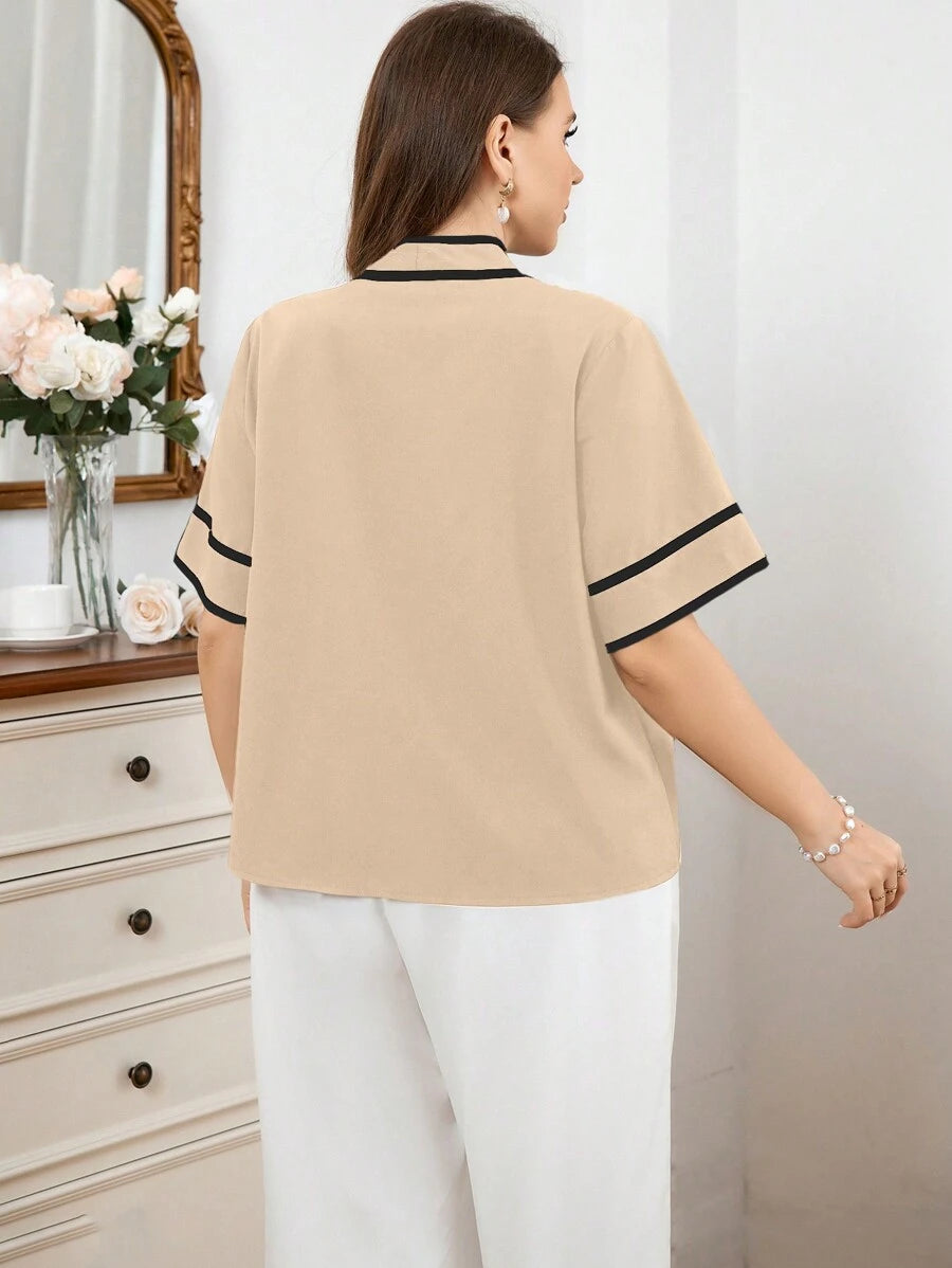 Salma - Curvy Shirt with Contrast and Bow