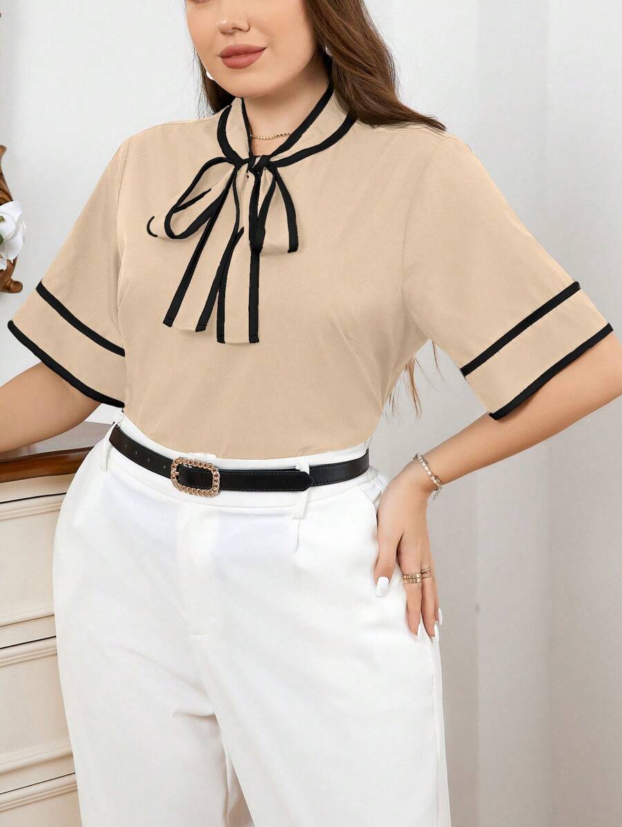 Salma - Curvy Shirt with Contrast and Bow