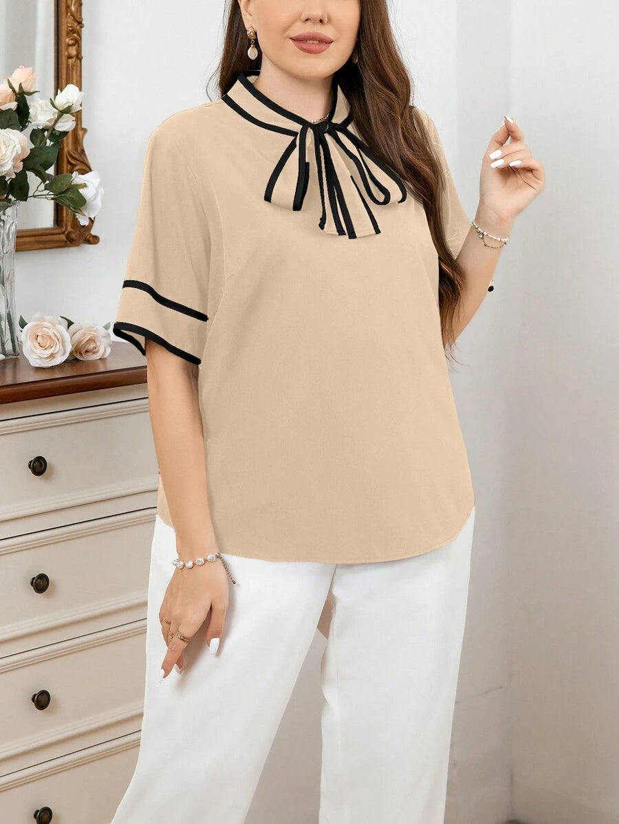 Salma - Curvy Shirt with Contrast and Bow