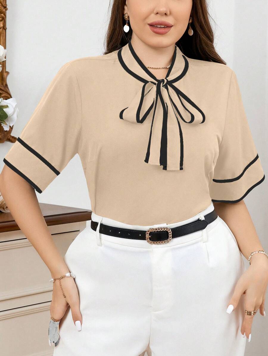 Salma - Curvy Shirt with Contrast and Bow