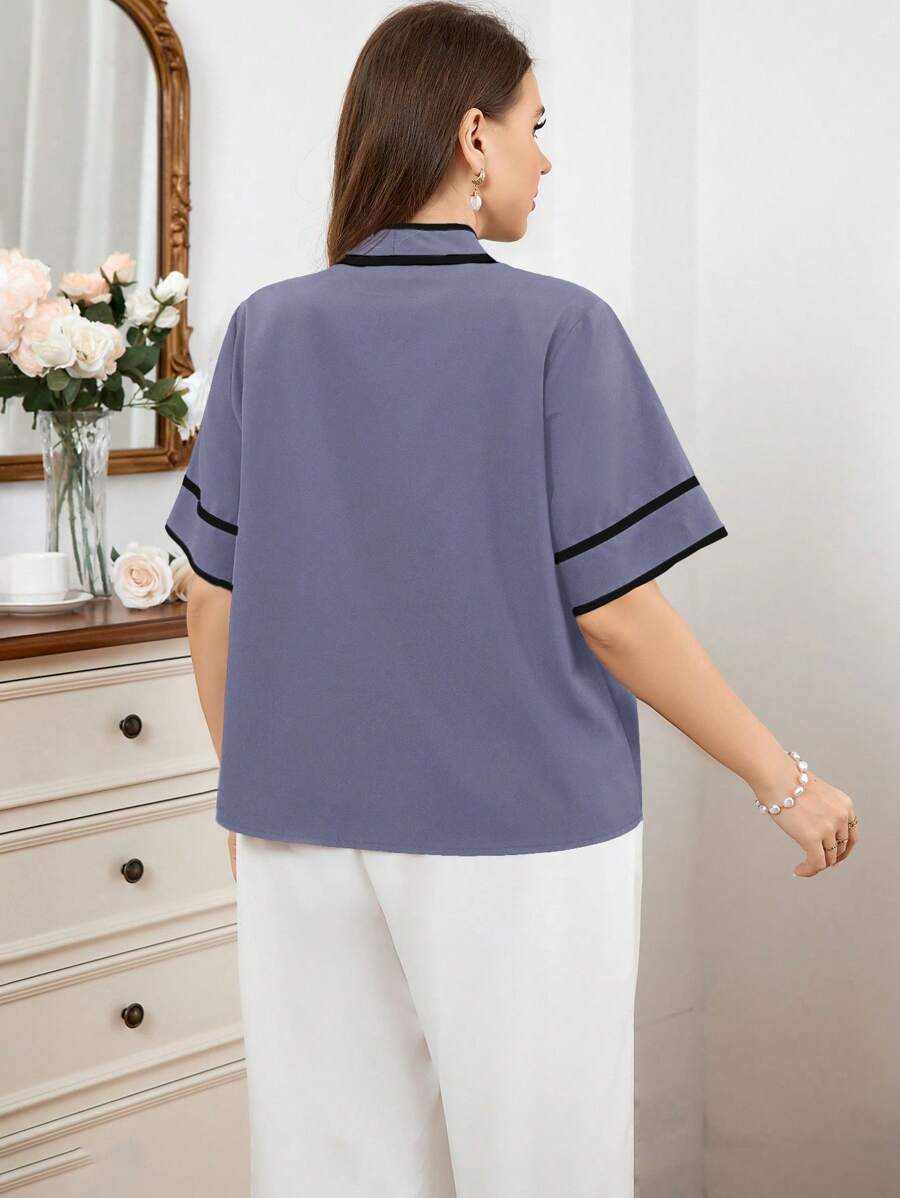 Salma - Curvy Shirt with Contrast and Bow