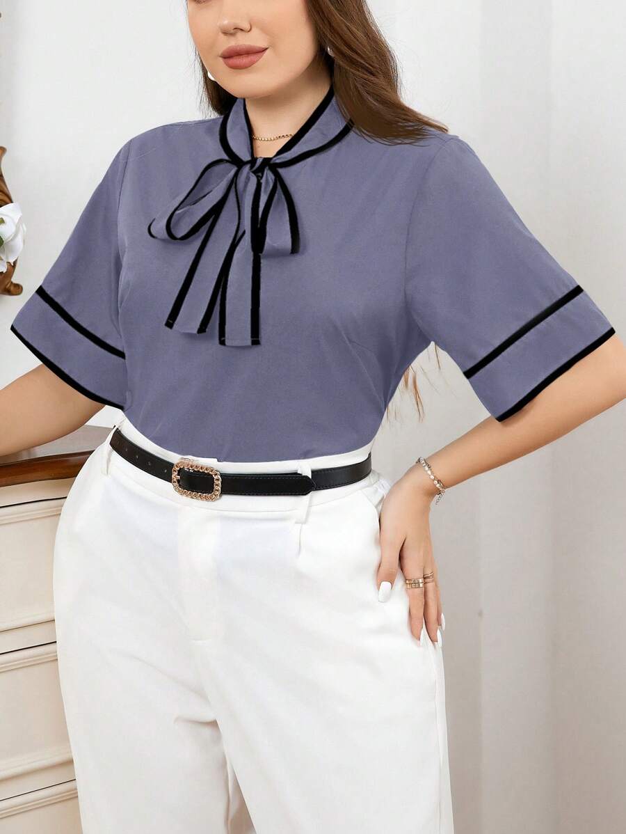 Salma - Curvy Shirt with Contrast and Bow