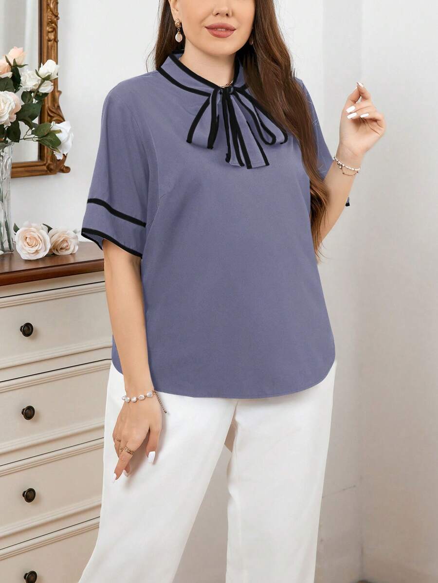 Salma - Curvy Shirt with Contrast and Bow
