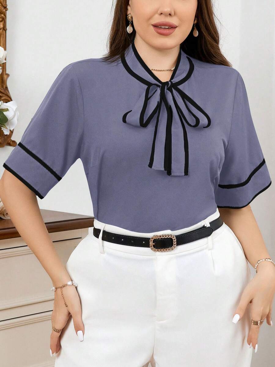 Salma - Curvy Shirt with Contrast and Bow